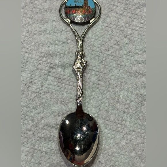 Swann and Hudson Peninsula Plate Souvenir Spoon - Australia -Town Hall - Picture 4 of 7